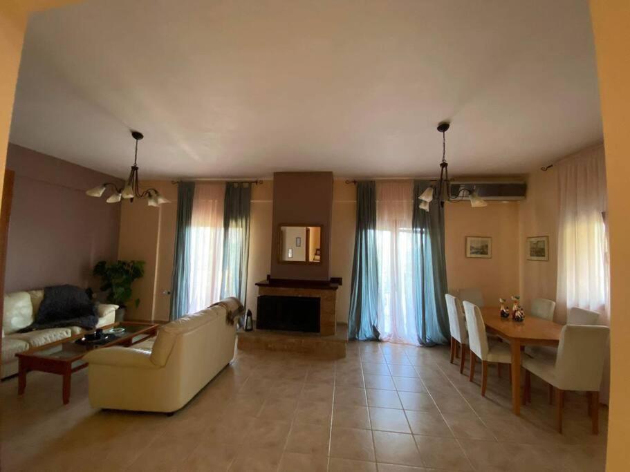 Appartamento Helen'S House Paleros Esterno foto